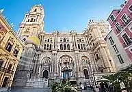 Außenansicht von Wohnungen zur Miete in Málaga mit Terrasse und Ofen