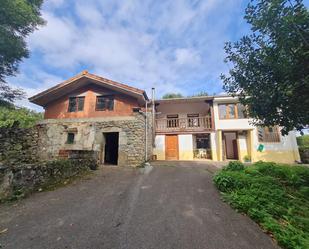 Vista exterior de Casa o xalet en venda en Riotuerto amb Calefacció, Jardí privat i Balcó