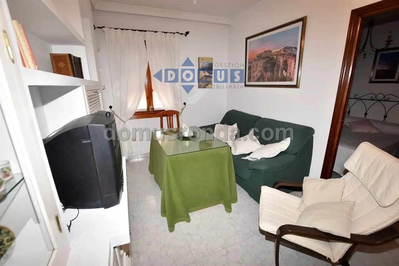 Sala de estar de Piso en venta en Ronda con Trastero, Amueblado y Lavadora