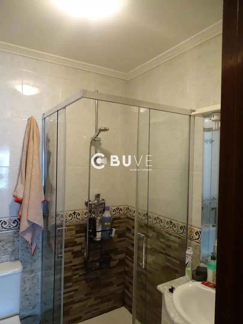 Baño de Dúplex en venta en Teo con Calefacción, Trastero y Amueblado