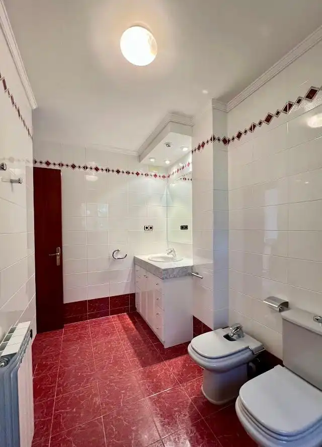 Bany de Casa o xalet en venda en Castellnou de Bages amb Jardí privat, Terrassa i Traster