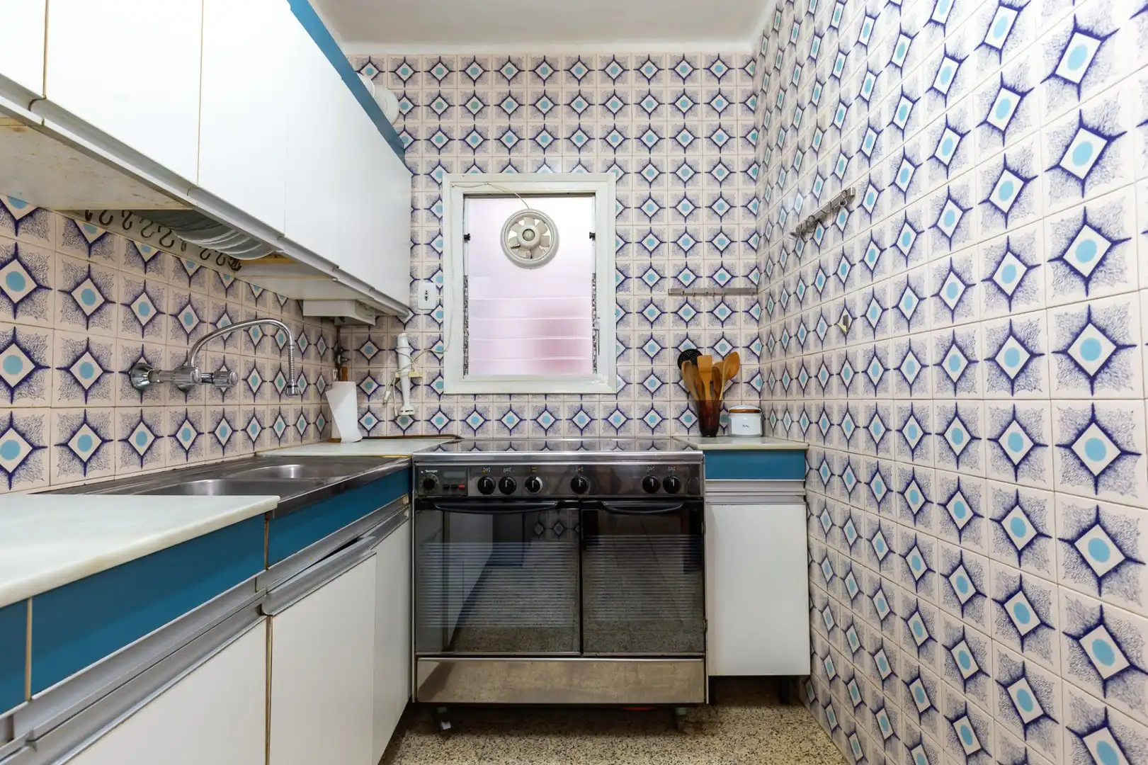 Cocina de Piso en venta en Sant Cugat del Vallès con Calefacción, Balcón y Alarma