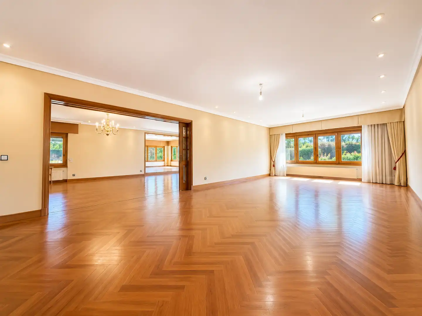 Villa mit Pool zum Verkauf in Urbanización Este - Montepríncipe, imagen 9