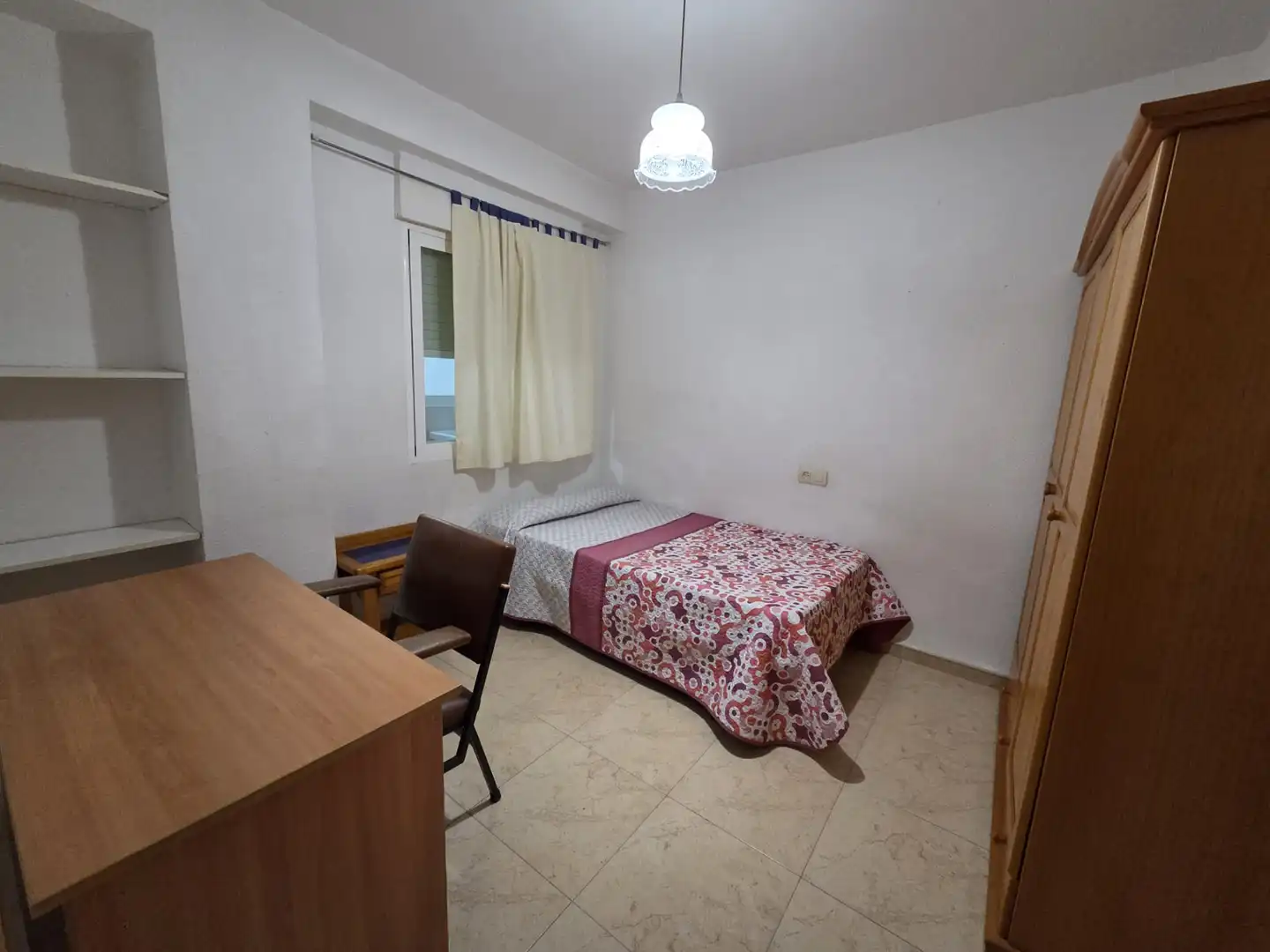 Bedroom of Flat for rent in Granada  with Furnished, Oven and Washing machine