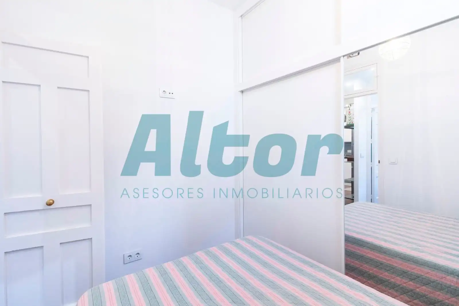 Piso en venta en DEL PRADO, Cortes - Huertas
