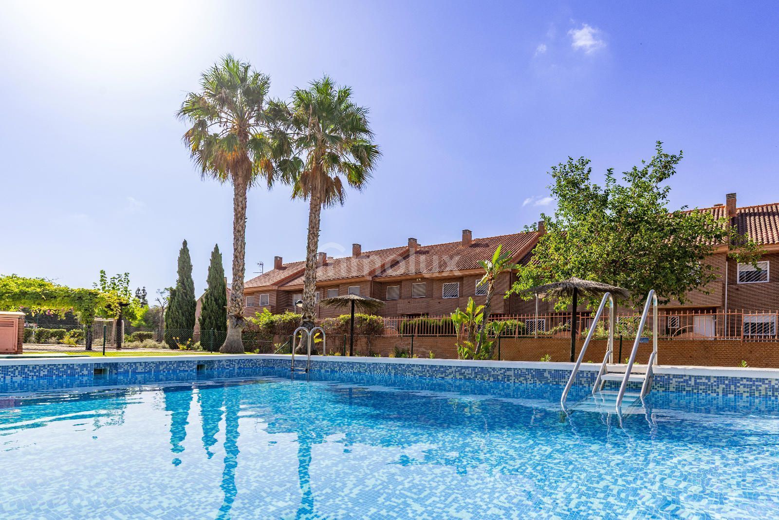 Piscina de Casa adosada en venda en Alicante / Alacant amb Aire condicionat, Calefacció i Jardí privat