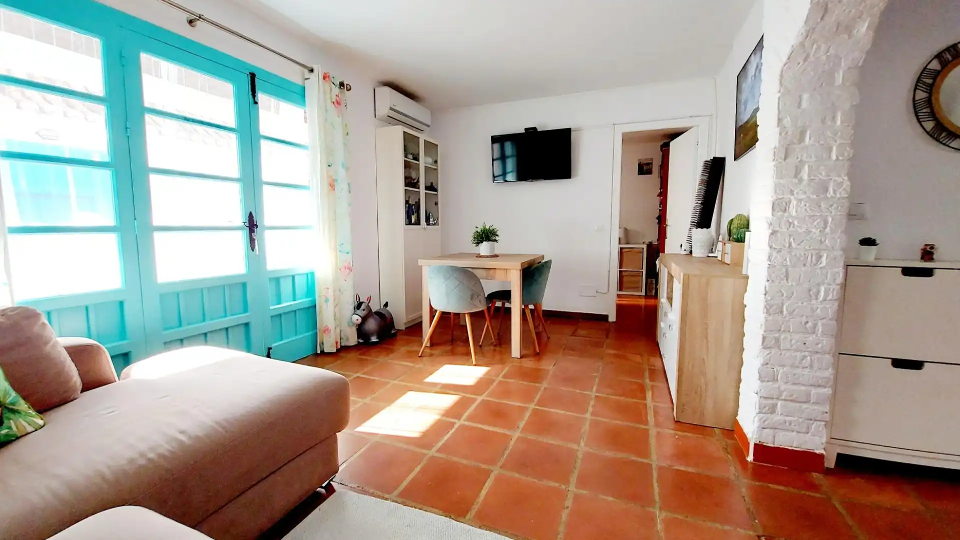 Sala d'estar de Casa adosada en venda en Mijas amb Aire condicionat, Terrassa i Traster
