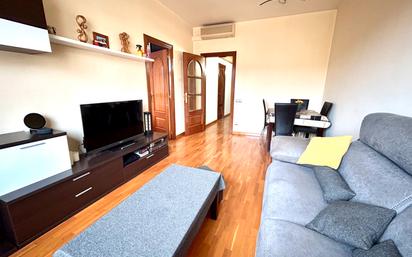 Living room of Flat for sale in  Barcelona Capital  with Air Conditioner, Heating and Parquet flooring