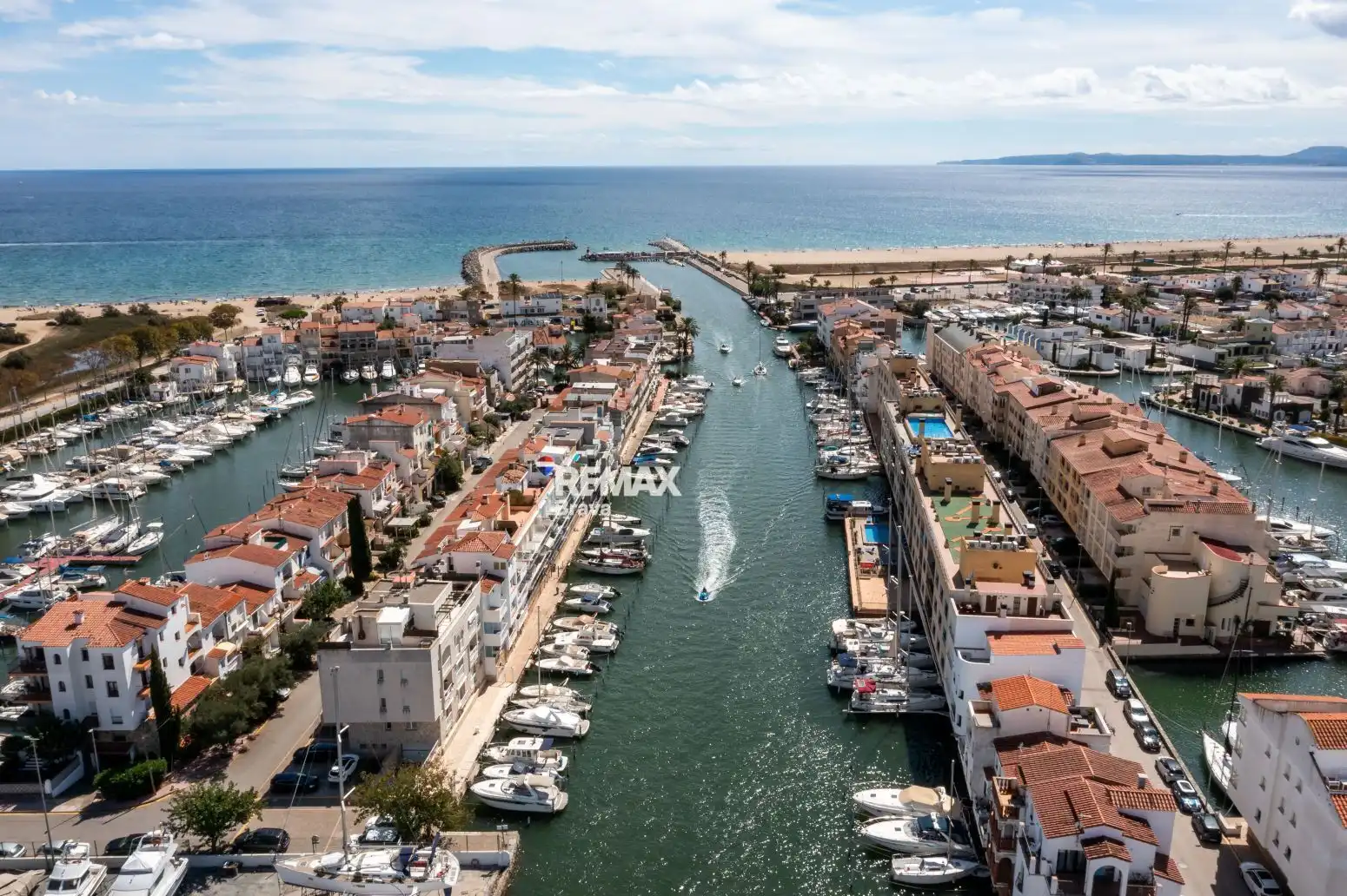 Vista exterior de Casa o xalet en venda en Empuriabrava amb Aire condicionat, Calefacció i Terrassa