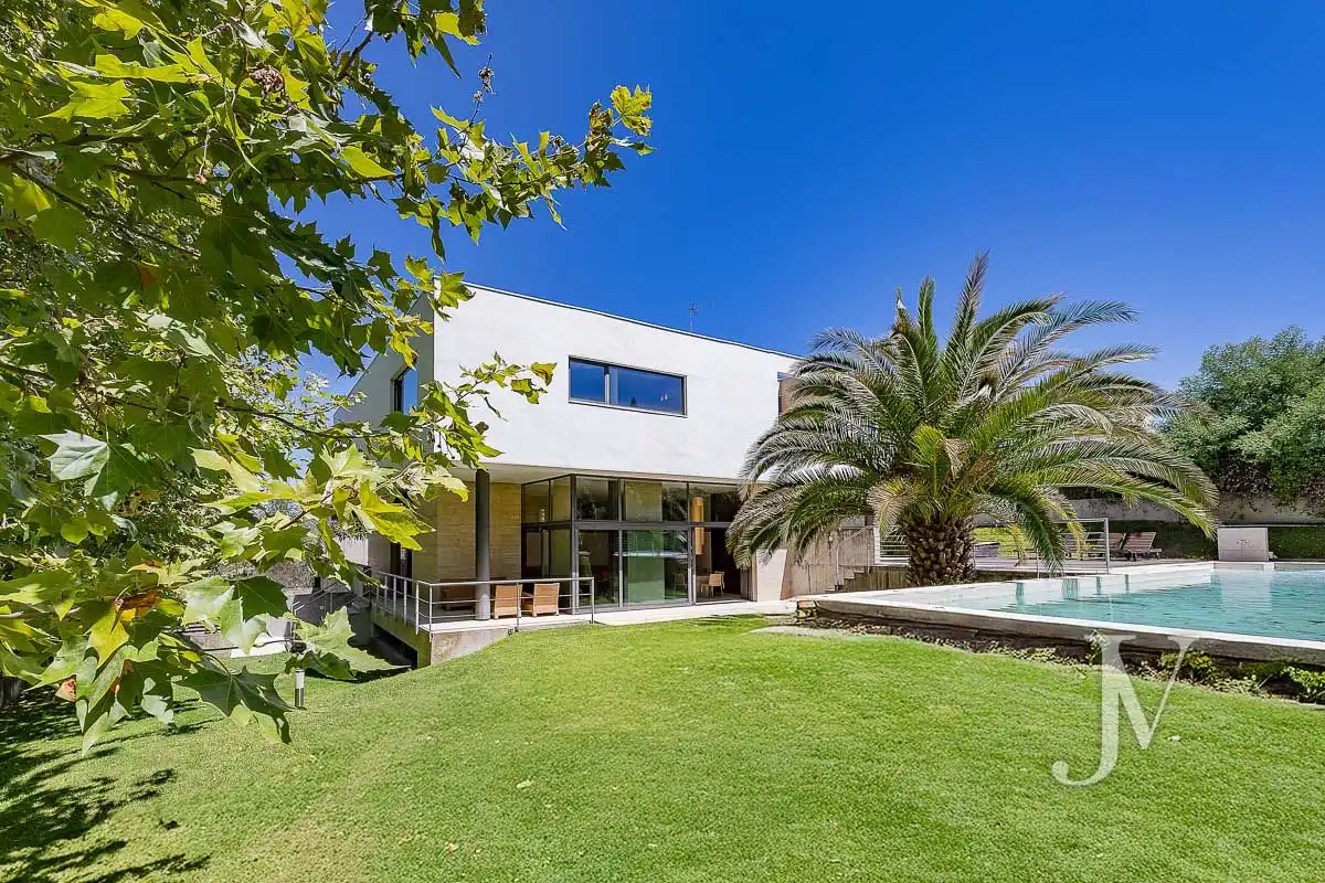 Vista exterior de Casa o chalet en venta en Madrid con Aire acondicionado, Calefacción y Jardín privado