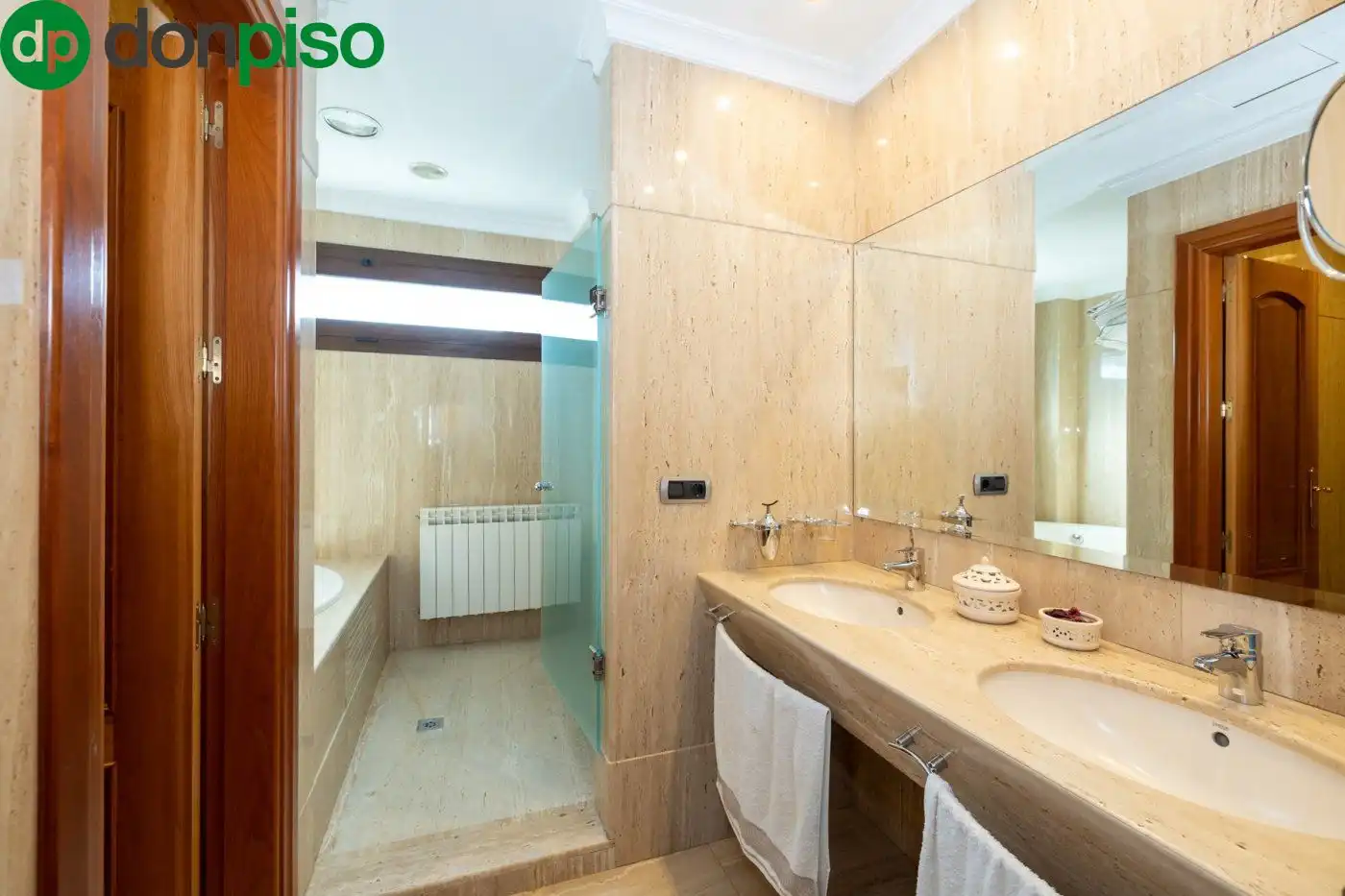 Bathroom of Houses for sale in Granada  with Air Conditioner, Heating and Terrace