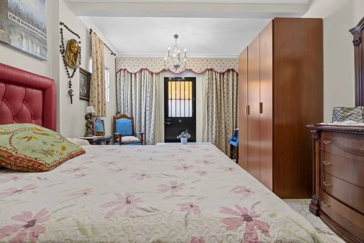 Schlafzimmer von Einfamilien-Reihenhaus zum Verkauf in Dos Hermanas mit Klimaanlage, Heizung und Terrasse