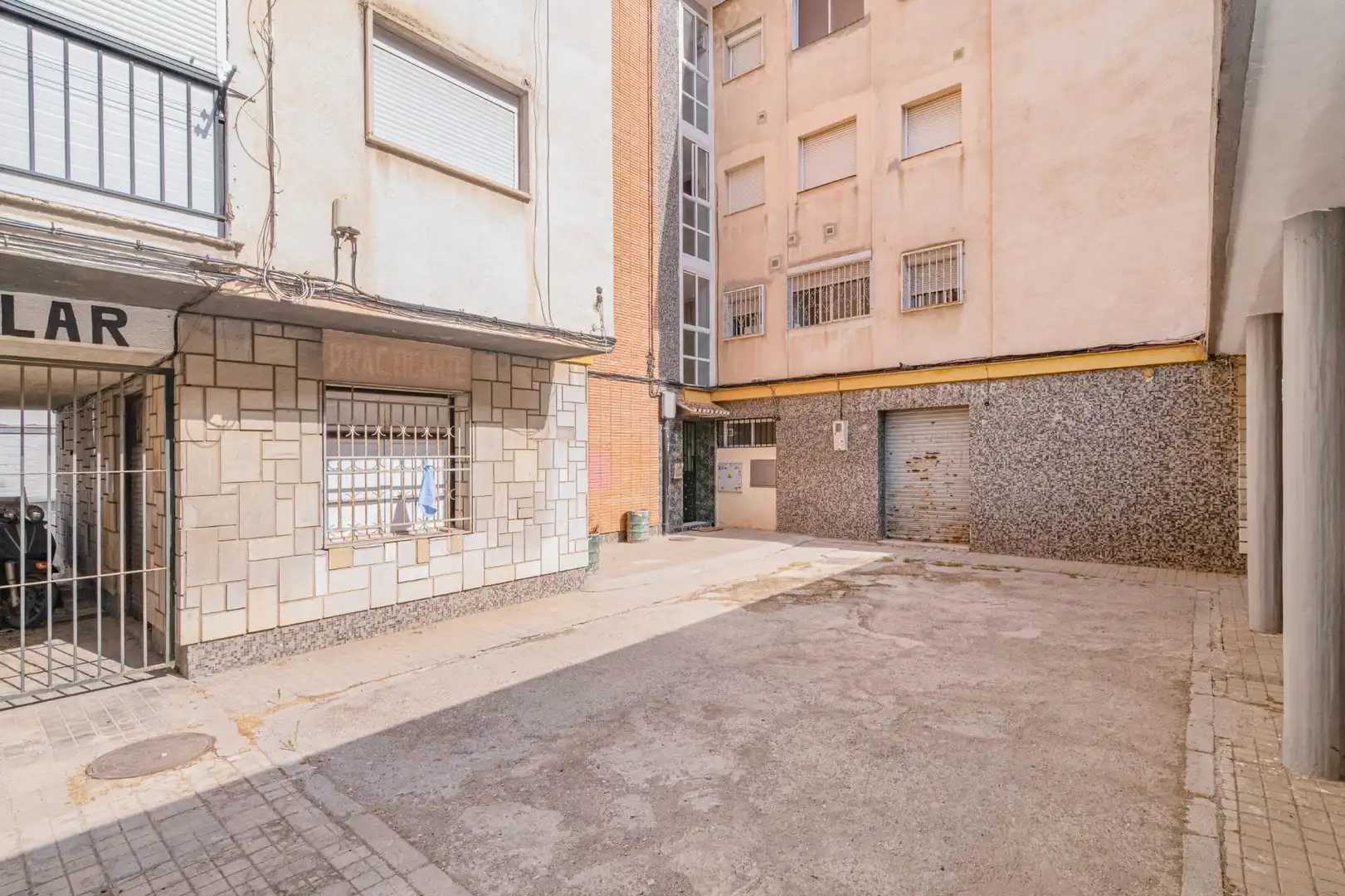 Exterior view of Flat for sale in Granada  with Air Conditioner and Balcony