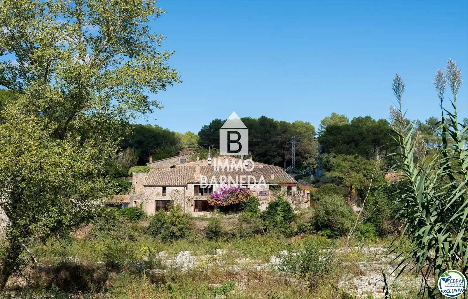 Außenansicht von Haus oder Chalet zum Verkauf in Sant Miquel de Fluvià mit Klimaanlage, Heizung und Privatgarten