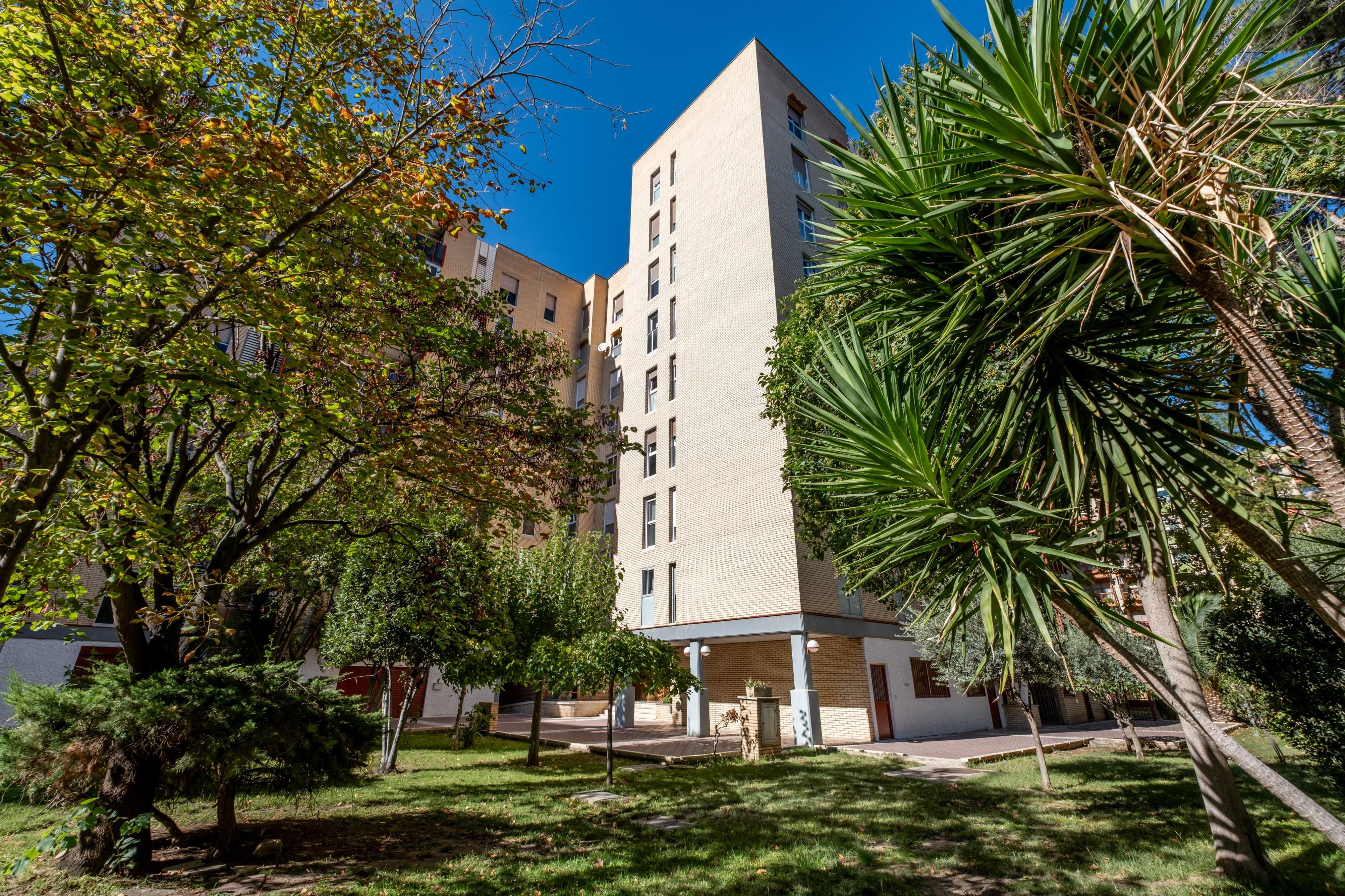 Vista exterior de Piso en venta en  Zaragoza Capital con Aire acondicionado, Jardín privado y Terraza