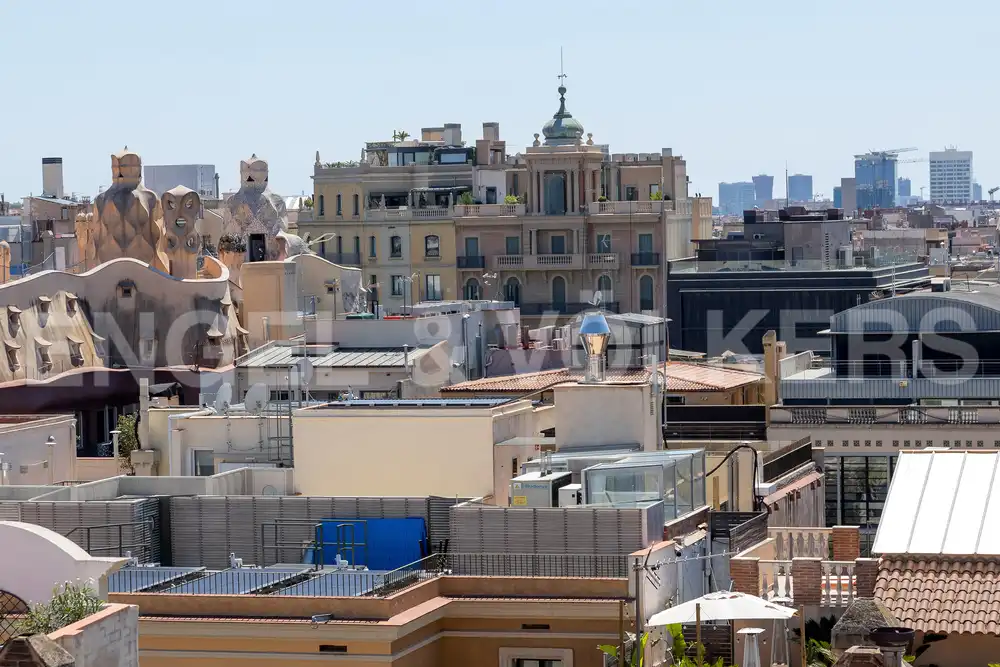 Außenansicht von Wohnung zum Verkauf in Barcelona mit Klimaanlage, Heizung und Möbliert
