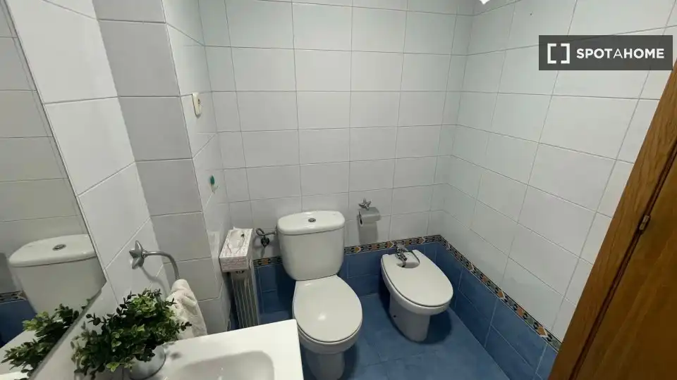 Bathroom of Flat for share in Getafe  with Air Conditioner, Heating and Furnished