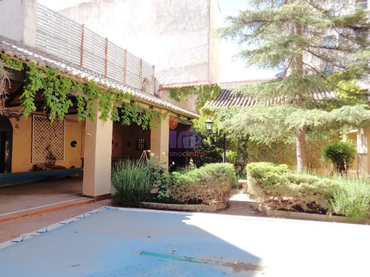 Jardín de Casa o chalet en venta en Valdepeñas con Aire acondicionado, Calefacción y Trastero
