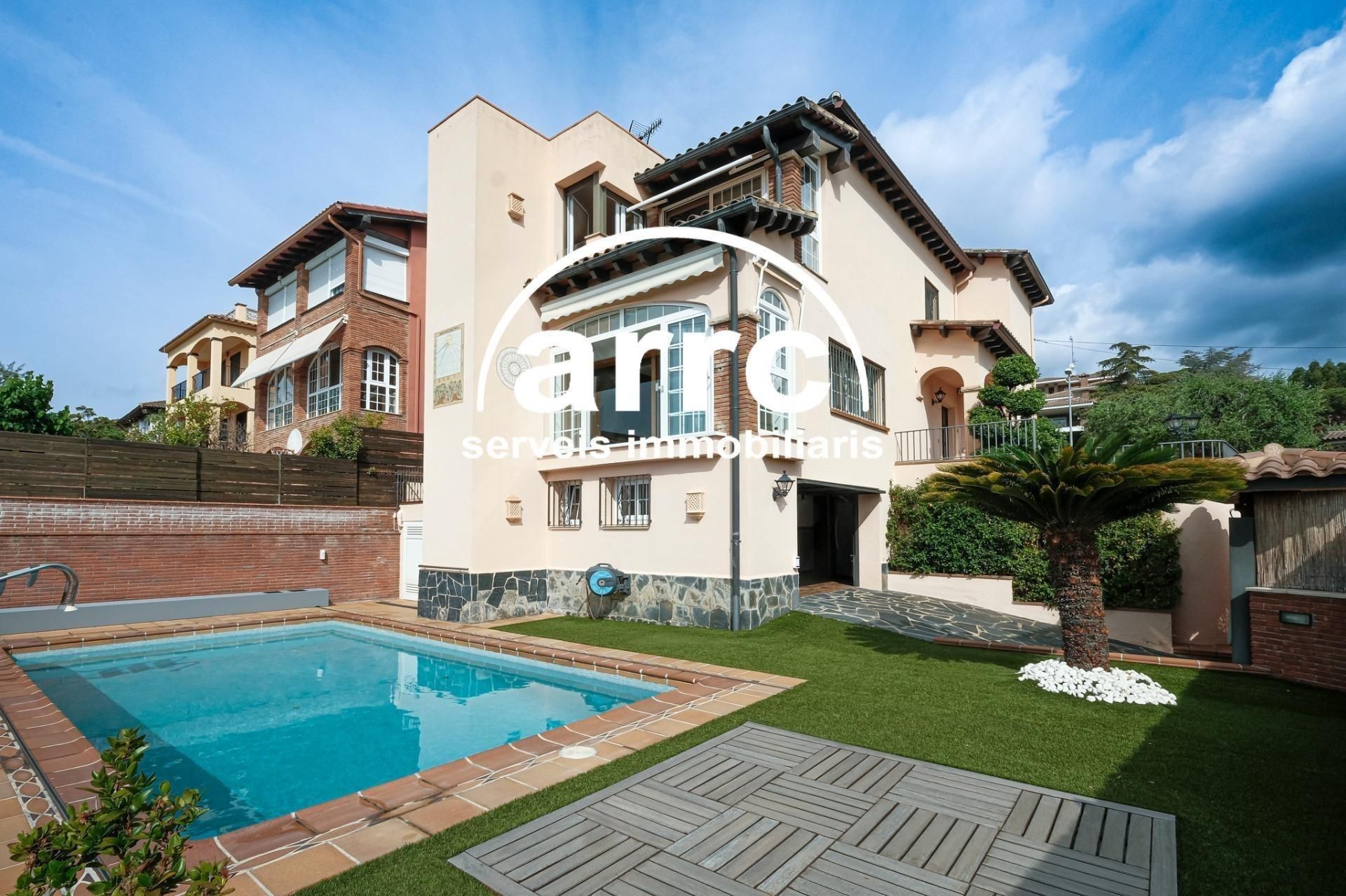 Exterior view of House or chalet to rent in Premià de Dalt  with Air Conditioner, Heating and Private garden