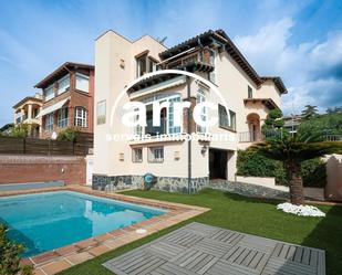 Exterior view of House or chalet to rent in Premià de Dalt  with Air Conditioner, Heating and Private garden
