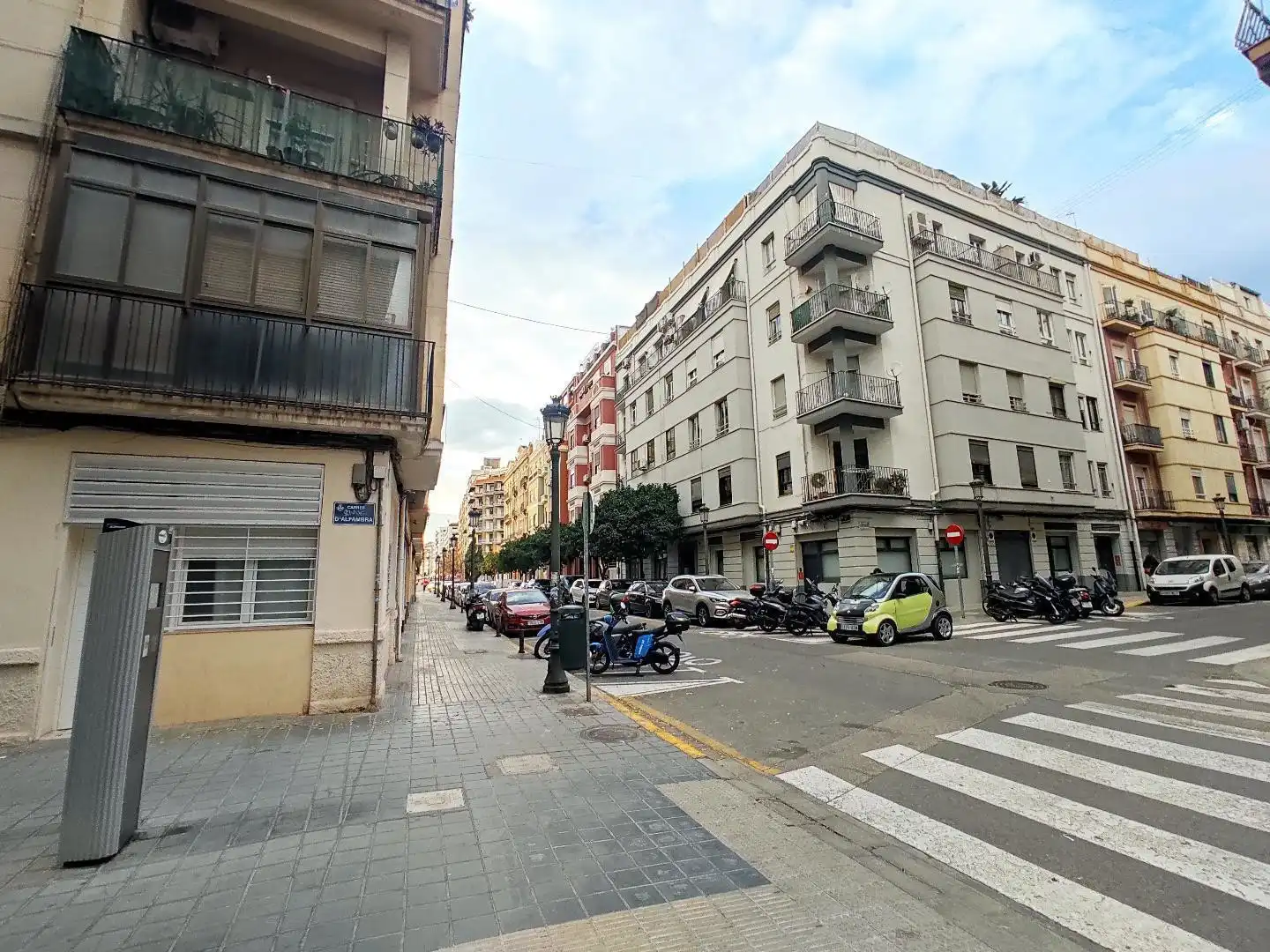 Außenansicht von Garage zum Verkauf in Valencia