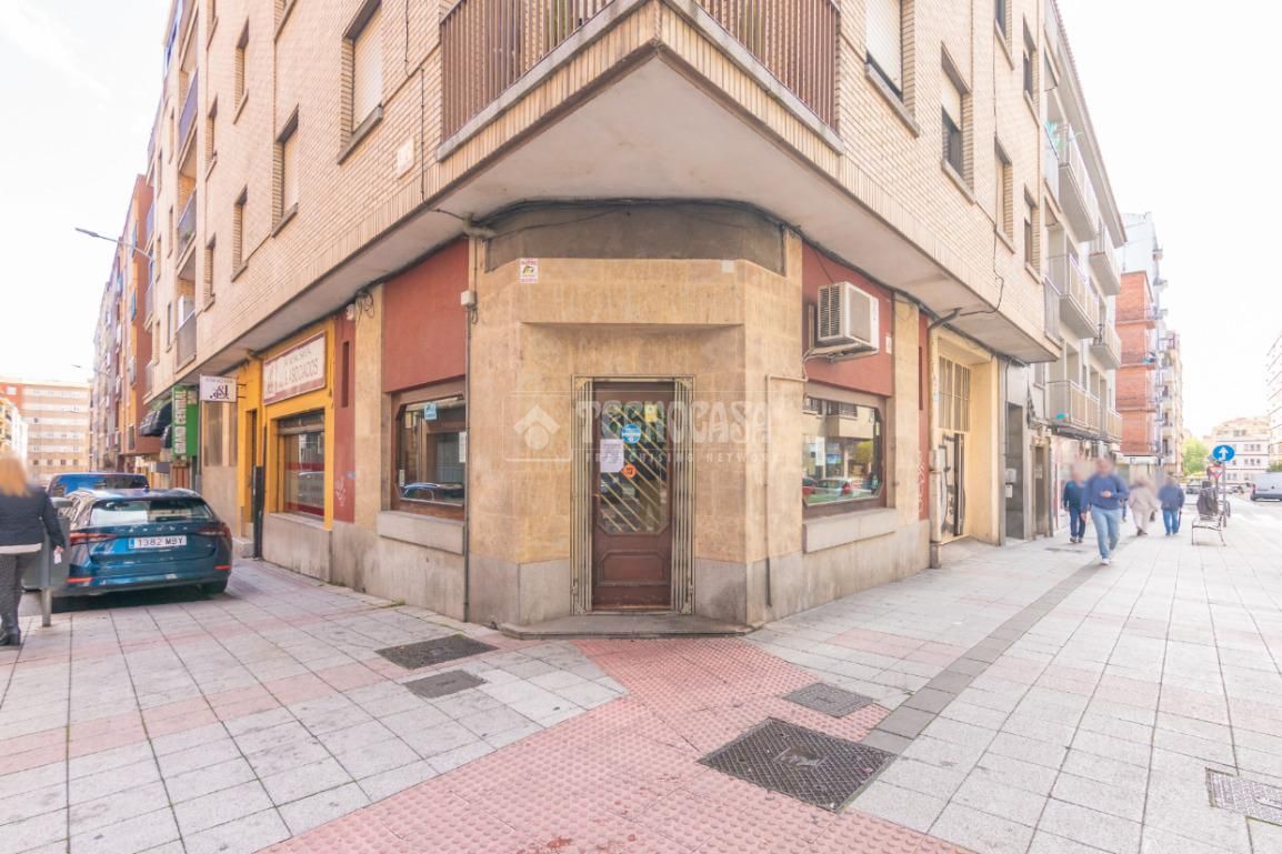 Exterior view of Premises for sale in Salamanca Capital  with Air Conditioner
