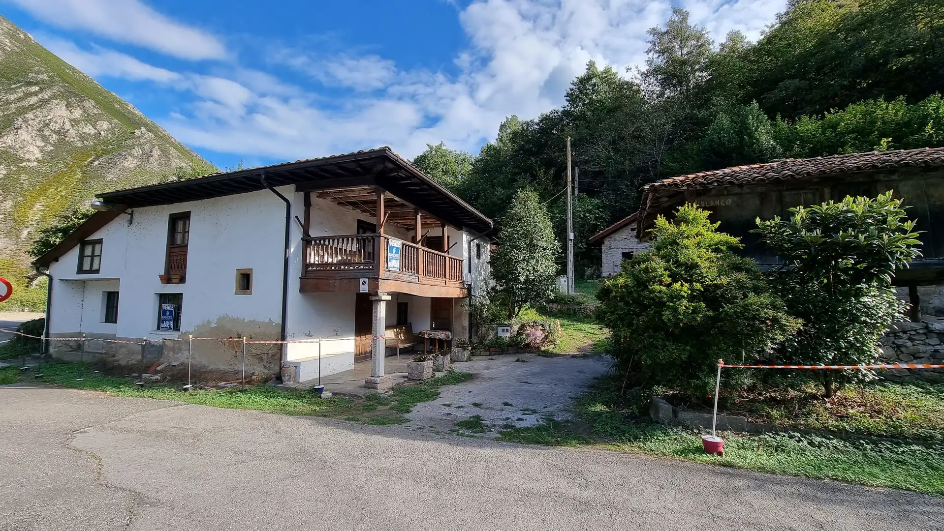 Vista exterior de Casa adosada en venta en Amieva con Calefacción, Jardín privado y Terraza