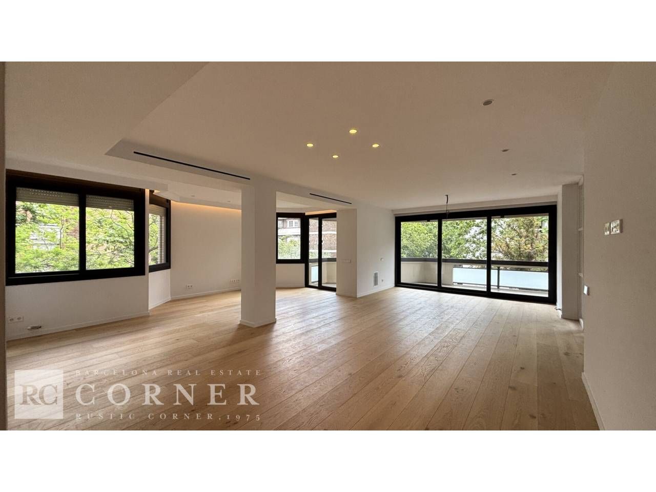 Exterior view of Flat for sale in  Barcelona Capital  with Air Conditioner, Heating and Parquet flooring