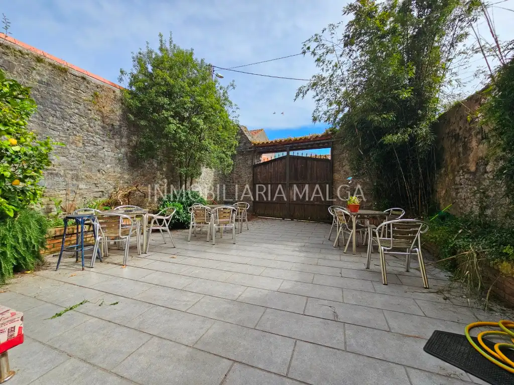Terrassa de Casa adosada en venda en Colunga amb Calefacció, Parquet i Terrassa