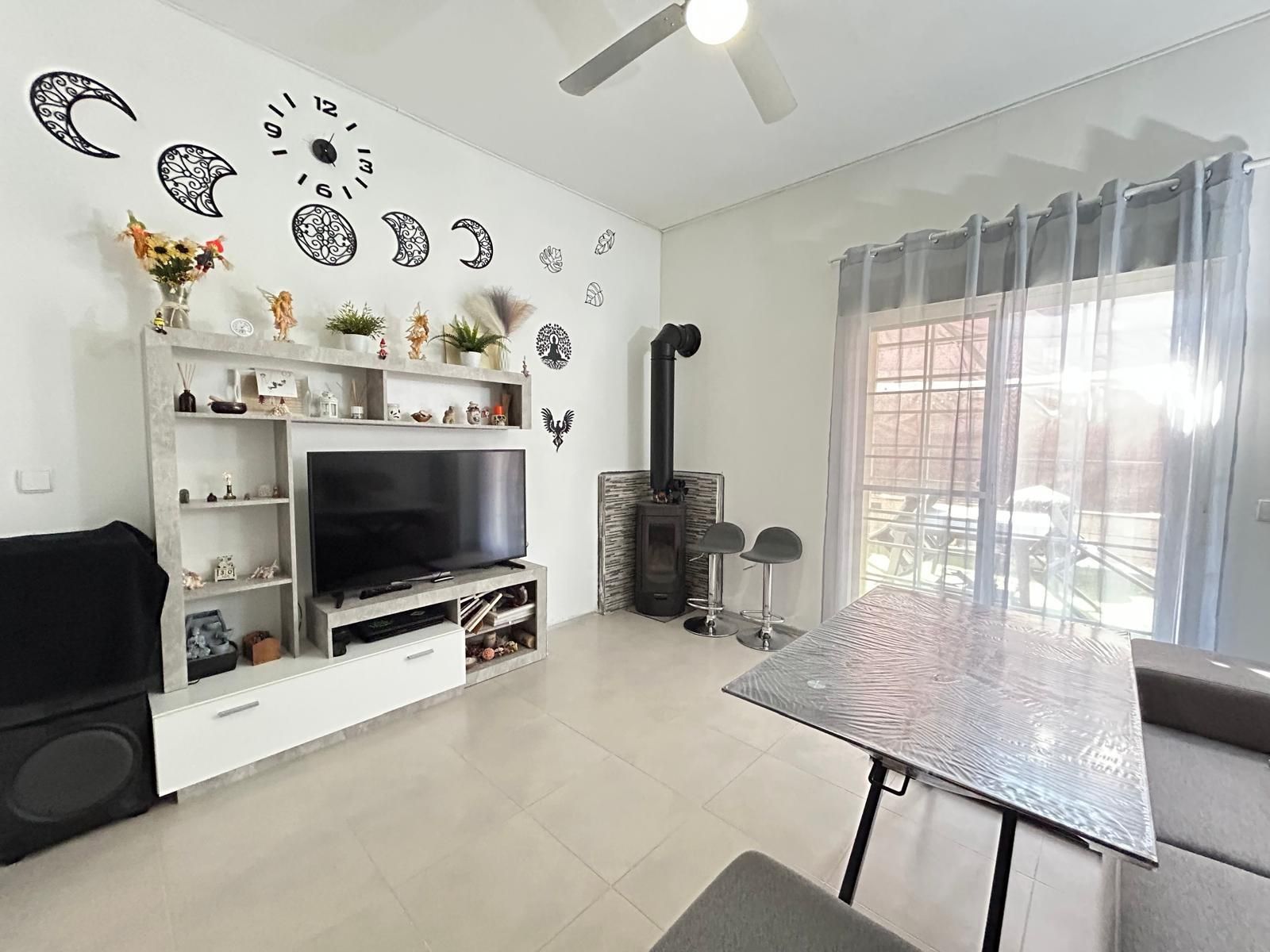 Sala de estar de Loft en venta en Loeches con Calefacción, Alarma y Piscina comunitaria