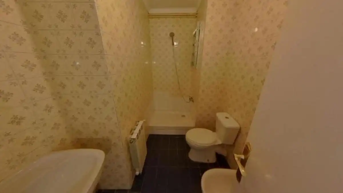 Bany de Apartament en venda en Girona amb Balcó
