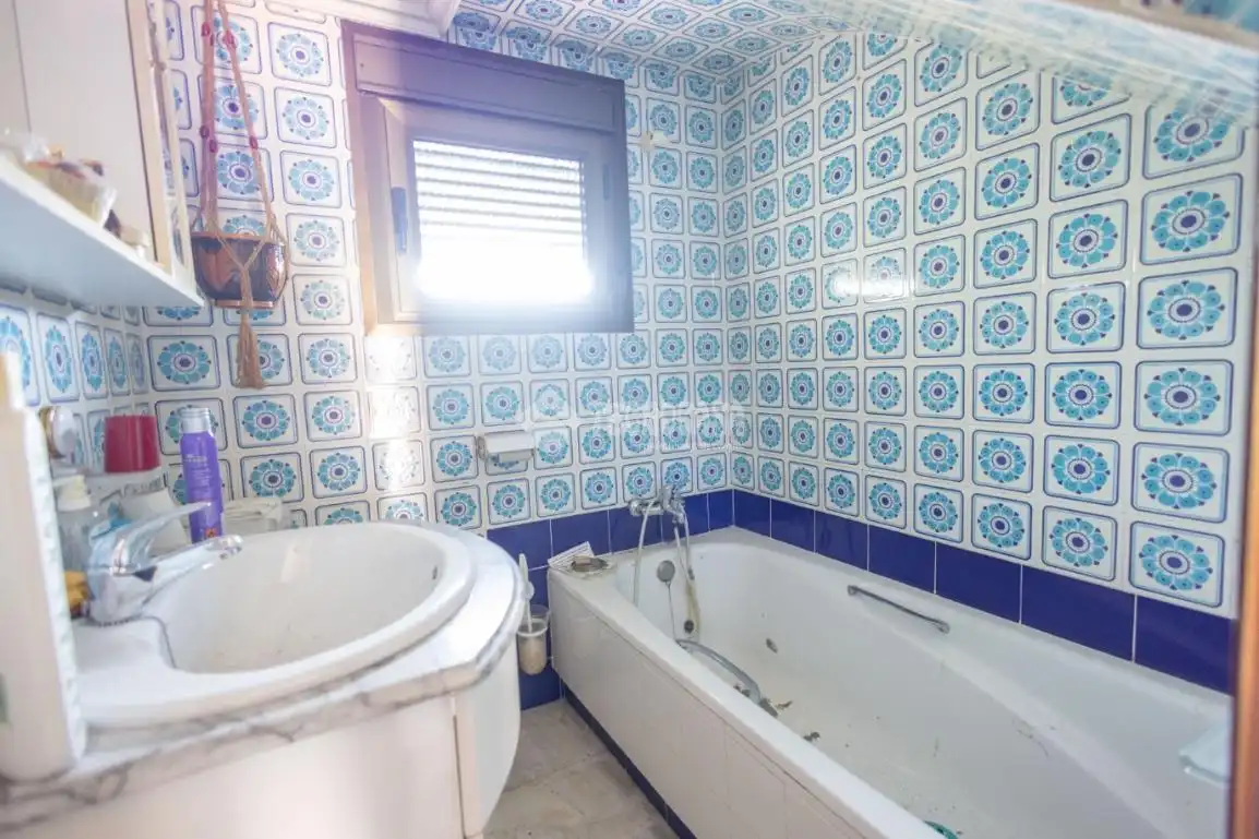 Casa aparellada en venda a Girón, imagen 7