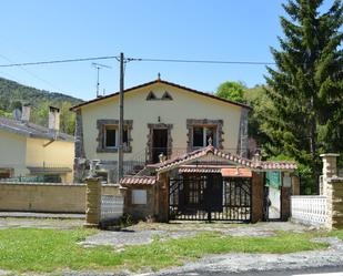 Vista exterior de Casa o xalet en venda en Medina de Pomar amb Calefacció, Jardí privat i Terrassa