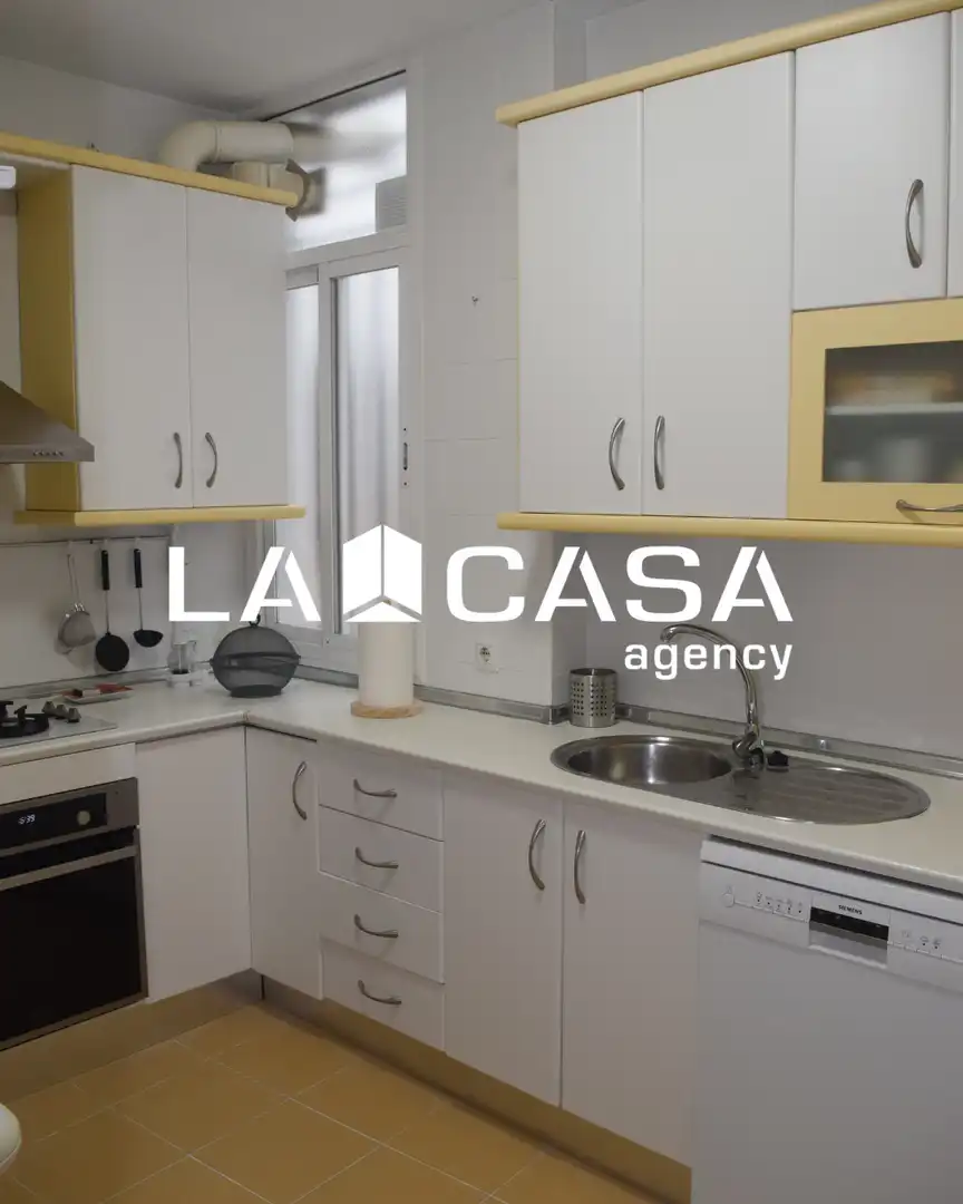 Kitchen of Flat for sale in Sevilla  with Terrace and Storage room