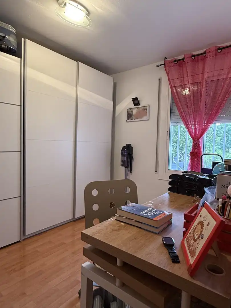 Dormitori de Pis en venda en L'Hospitalet de Llobregat amb Aire condicionat, Calefacció i Parquet