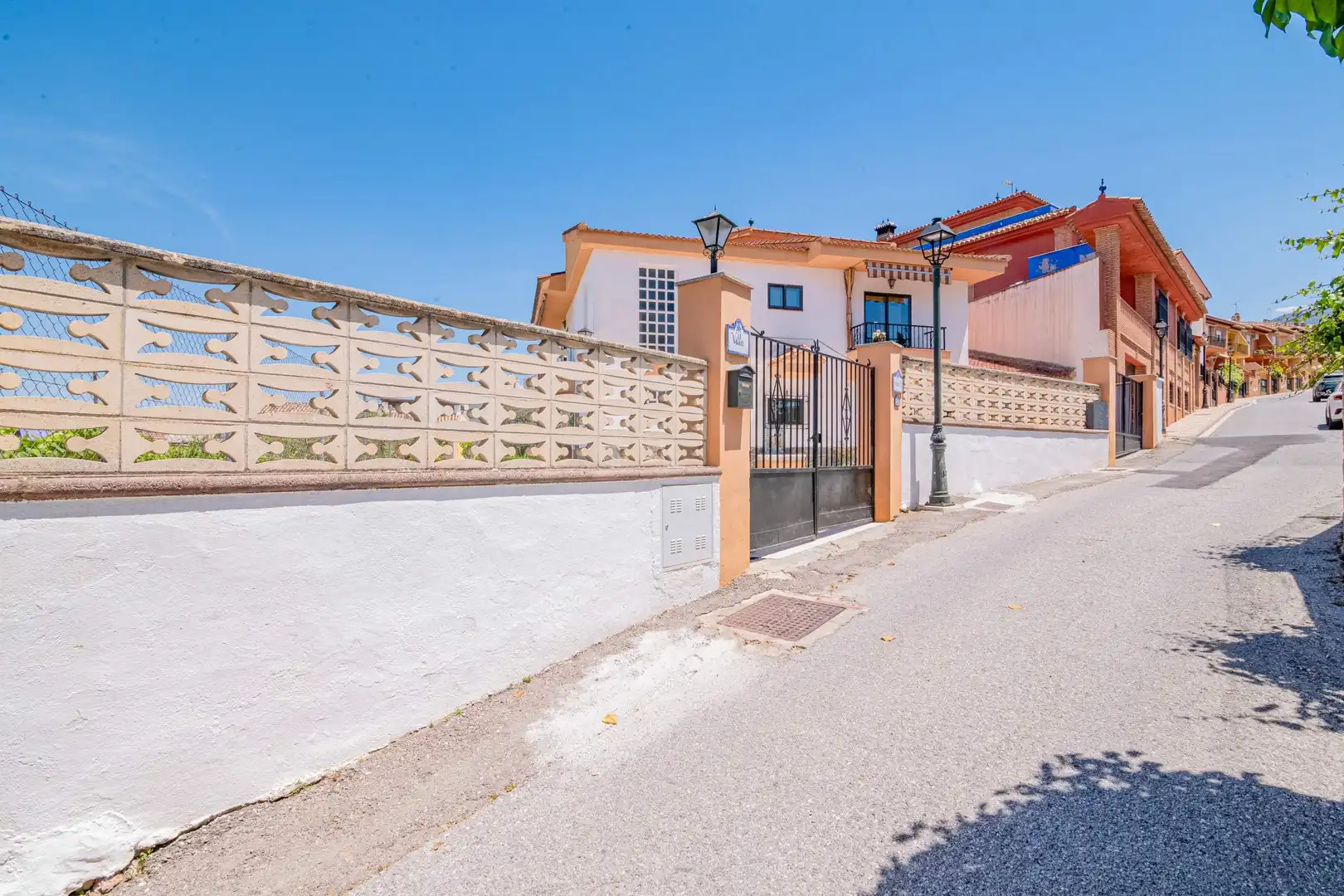 Vista exterior de Casa o xalet en venda en Cájar amb Calefacció, Jardí privat i Piscina