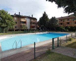 Piscina de Pis en venda en El Escorial amb Calefacció, Terrassa i Piscina comunitària