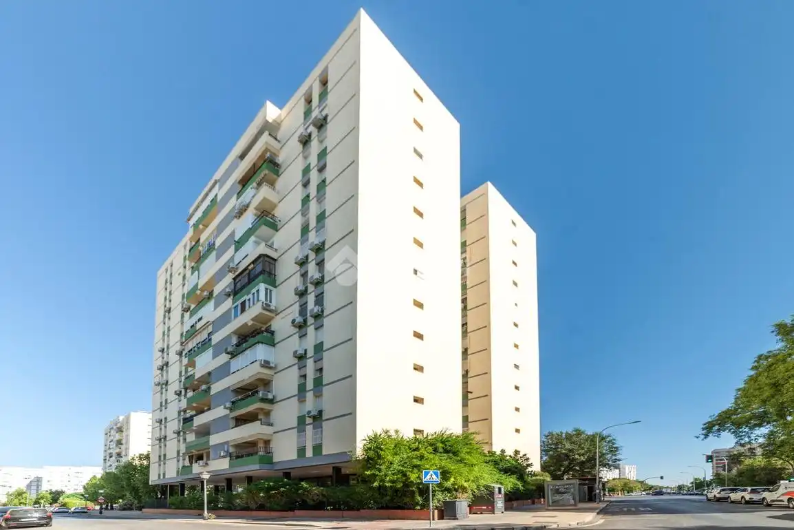 Vista exterior de Piso en venta en Sevilla con Calefacción y Terraza