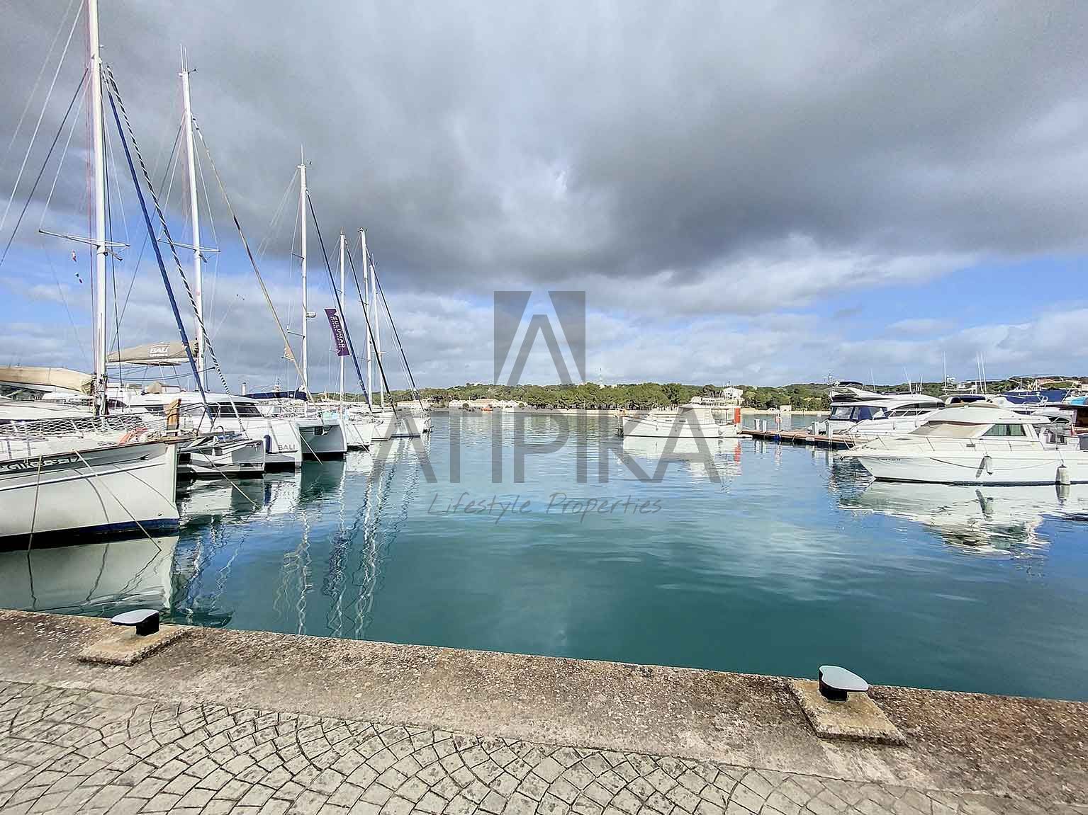 Vista exterior de Piso en venta en Maó con Terraza, Horno y Microondas
