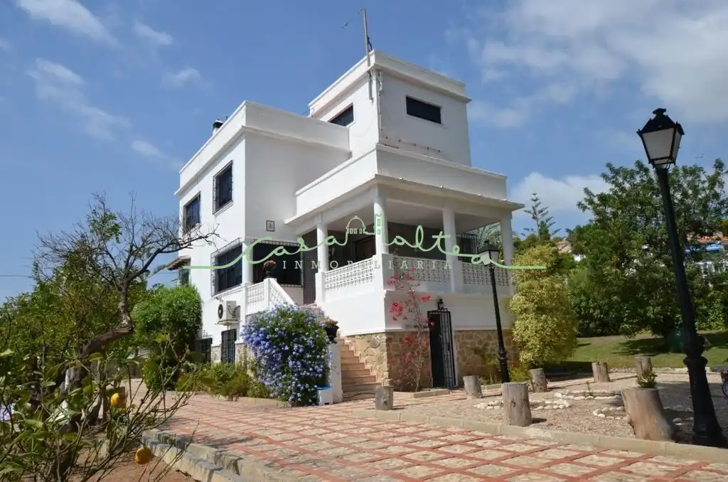 Vista exterior de Casa o xalet en venda en Altea amb Aire condicionat, Jardí privat i Terrassa