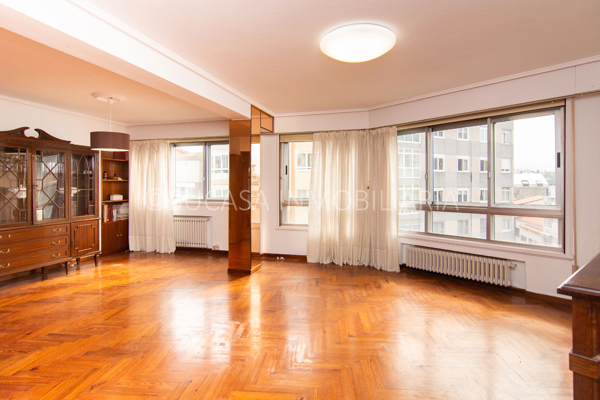 Sala d'estar de Pis en venda en A Coruña Capital  amb Calefacció, Parquet i Forn