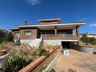Detached house with garden for sale in Argés