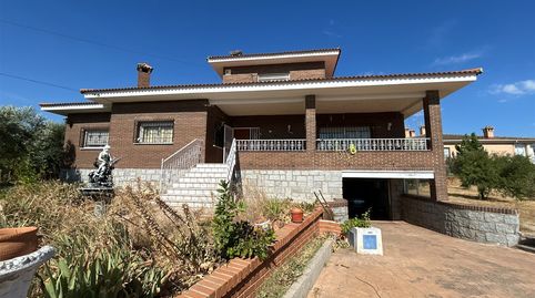 Amplio chalet en venta en Argés – Gran parcela, jardín y posibilidad de ampliación