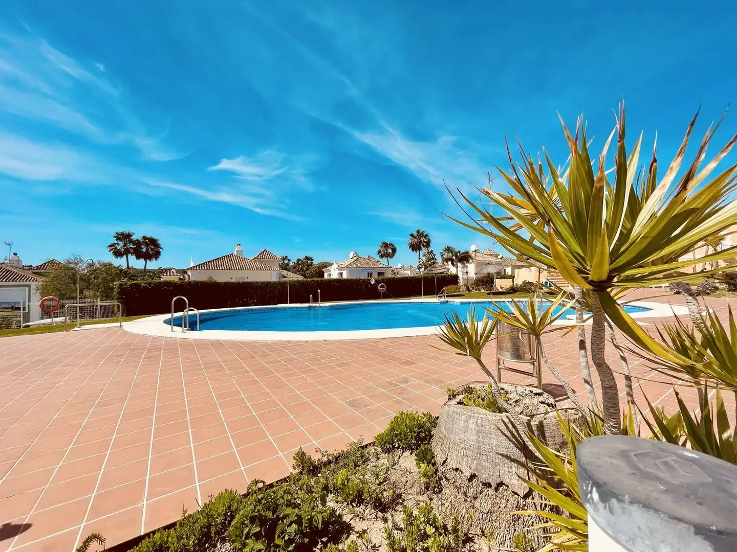 Piscina de Casa adosada en venda en Manilva amb Aire condicionat, Terrassa i Traster