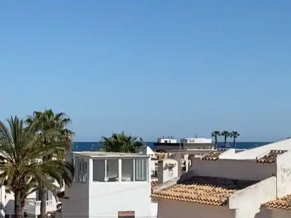 Vista exterior de Pis en venda en Torrevieja amb Aire condicionat i Balcó