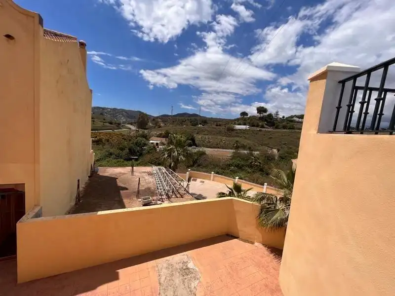 Vista exterior de Dúplex en venta en Nerja con Jardín privado