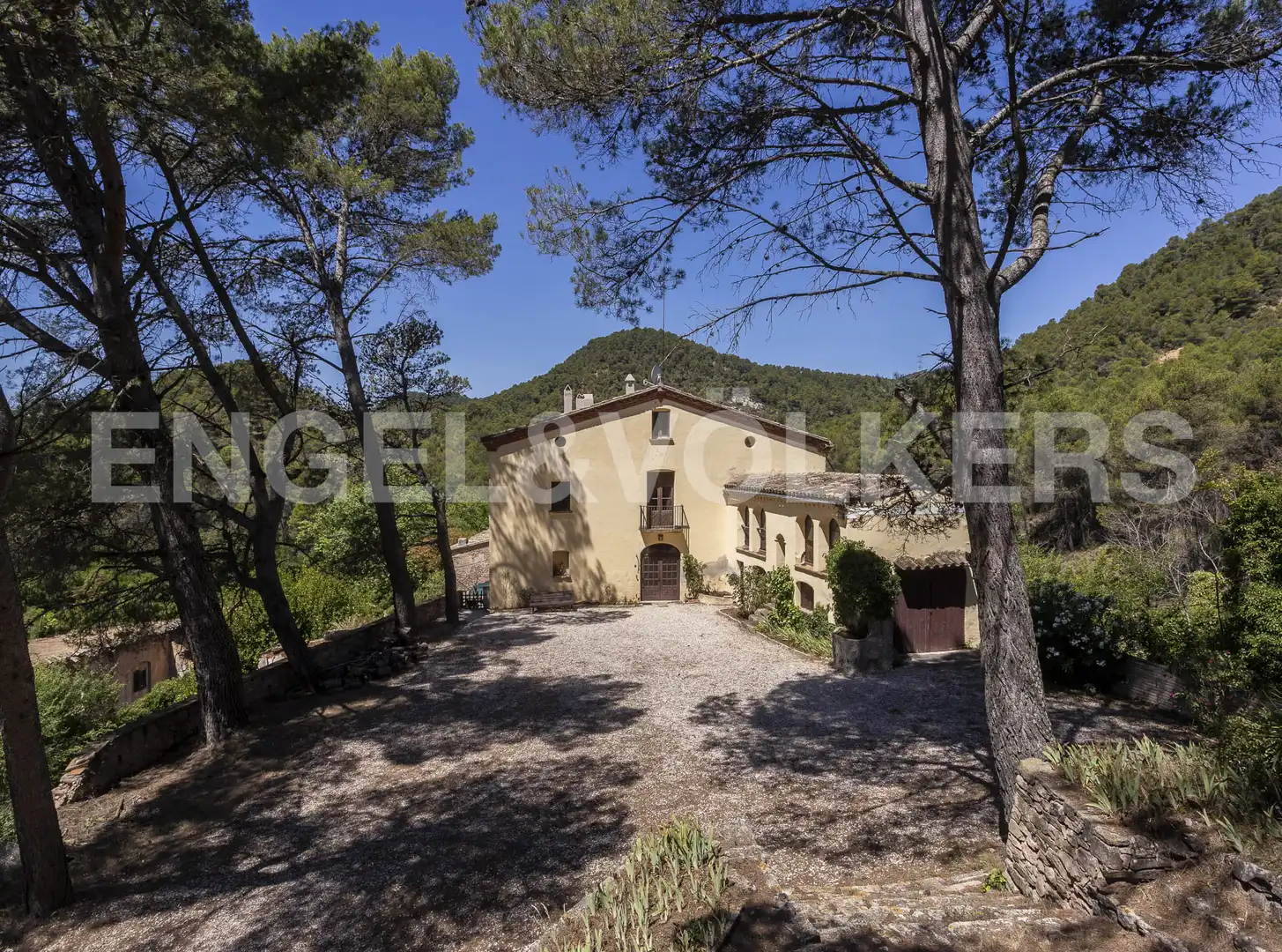 Vista exterior de Finca rústica en venda en Santa Maria de Miralles amb Calefacció, Jardí privat i Traster