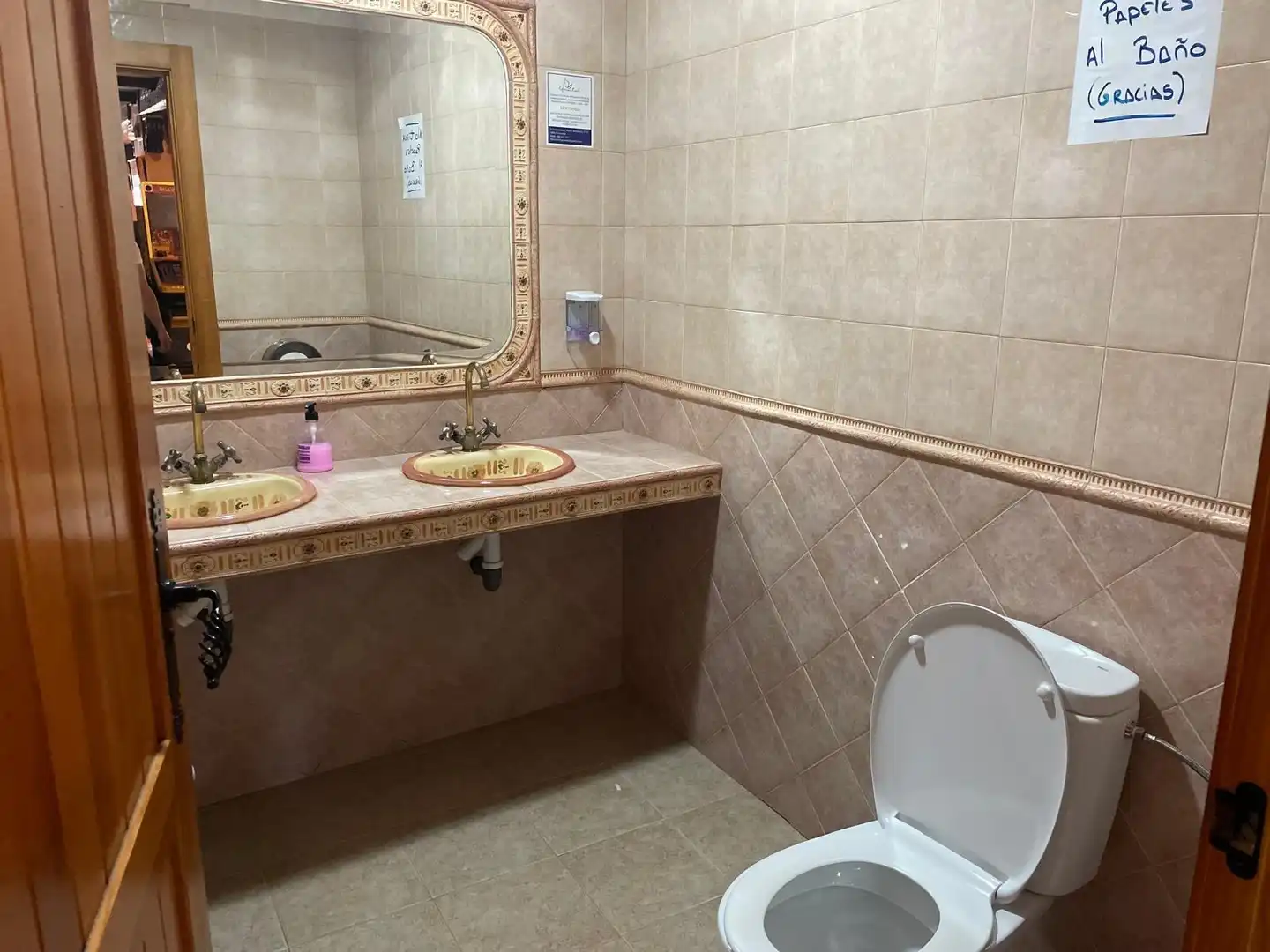 Bathroom of Houses for sale in Chimeneas  with Air Conditioner, Private garden and Terrace