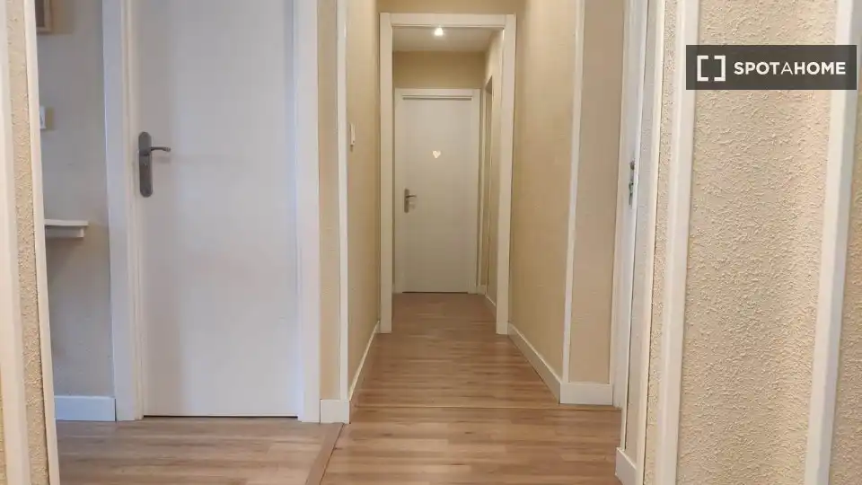 Flat for rent in Madrid  with Air Conditioner, Heating and Furnished