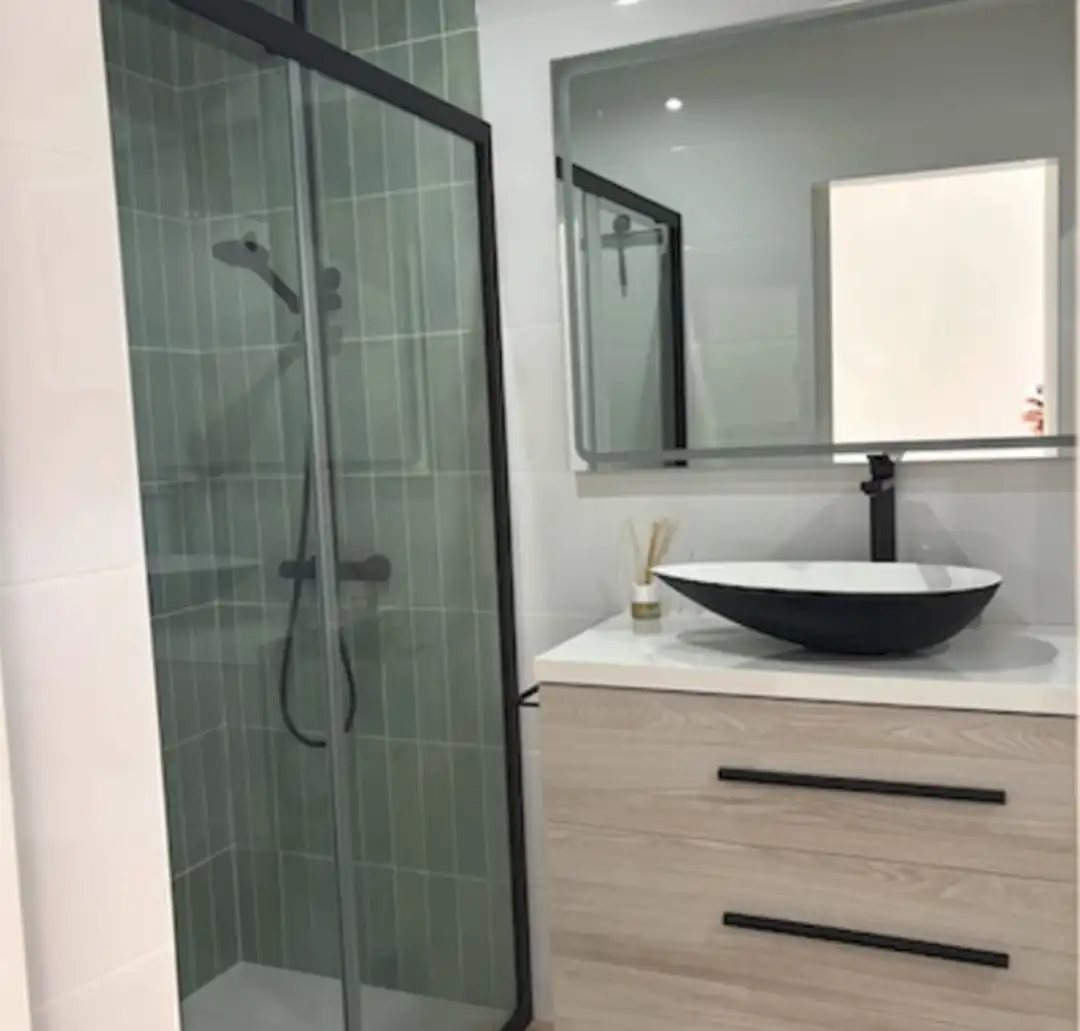 Baño de Piso en venta en Alfafar con Terraza, Horno y Lavadora